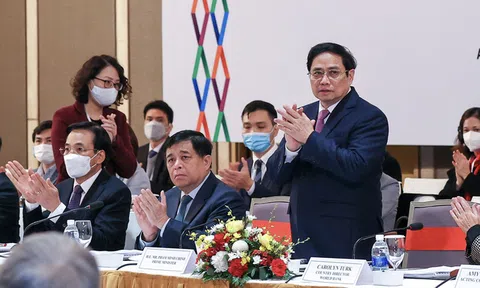 Thủ tướng dự phiên cấp cao Diễn đàn Doanh nghiệp Việt Nam