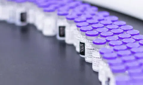 Vaccine COVID giúp giảm 20 triệu ca tử vong trên toàn cầu
