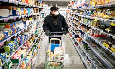 Vì sao thế giới đua tăng lãi suất chống lạm phát, Việt Nam vẫn giữ ngyên?