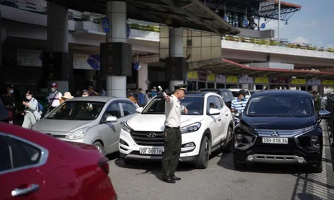 Đề xuất thêm bãi giữ xe để xóa ách tắc ở sân bay Nội Bài