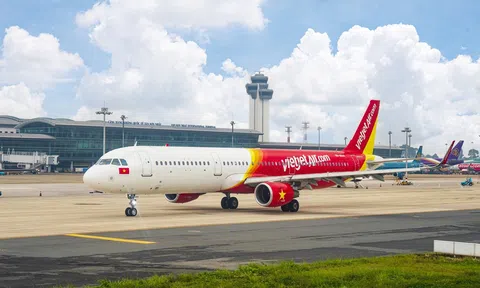 Hút thuốc trên máy bay một hành khách bị cấm bay 9 tháng