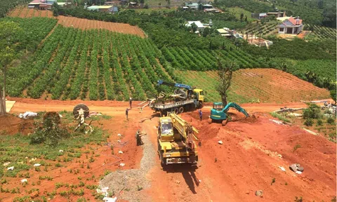 Xử lý nghiêm việc san ủi đồi núi, san lấp hồ ao, bờ sông, bờ suối,... để phân lô, bán nền