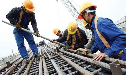 Ngành xây dựng hưởng lợi khi giá thép liên tục giảm mạnh