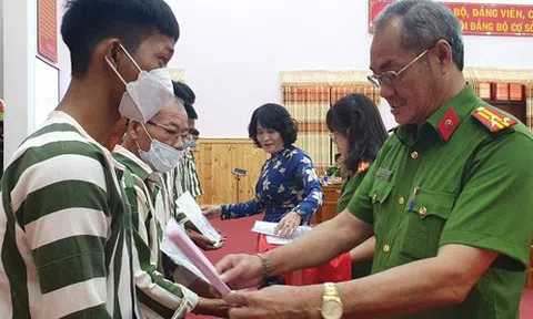 Công bố quyết định đặc xá năm 2022 tại các trại giam trên toàn quốc