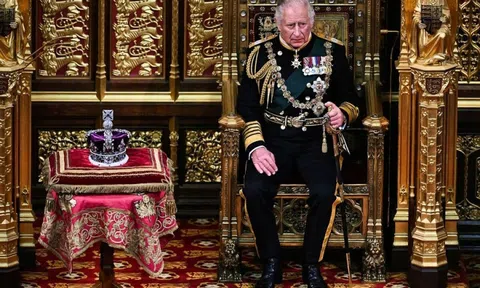 Thái tử Charles kế nhiệm ngai vàng sau khi Nữ hoàng Anh Elizabeth II qua đời