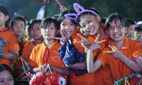 Gần 2500 học sinh Mèo Vạc đón tết Trung thu