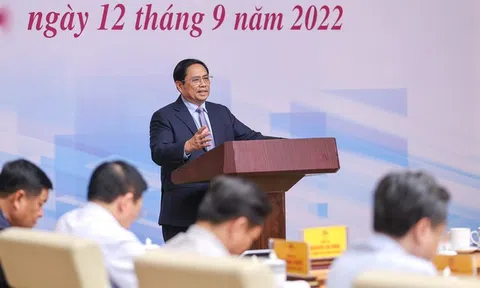 Thủ tướng nêu 5 nguyên tắc, 13 nhóm nhiệm vụ, giải pháp để ổn định kinh tế vĩ mô, kiểm soát lạm phát, thúc đẩy tăng trưởng và bảo đảm các cân đối lớn