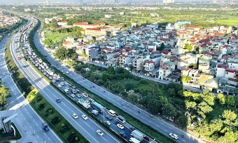 CSGT sử dụng mô tô đặc chủng để tuần tra, ghi hình sai phạm trên tuyến cầu Thanh Trì - Vành đai 3