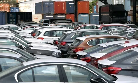 Chưa hết năm nhưng lượng ô tô nhập khẩu về Việt Nam đã cán mốc 100.000 chiếc