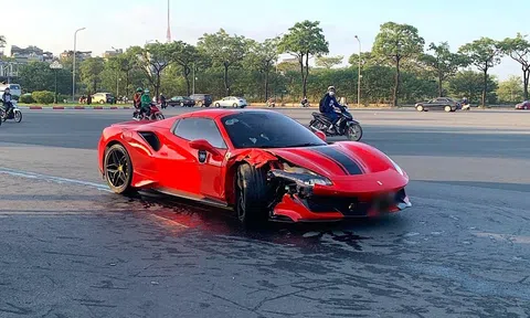 Hà Nội: Siêu xe Ferrari 488 Pista Spider và xe máy hư hỏng nặng sau tai nạn, 1 người tử vong