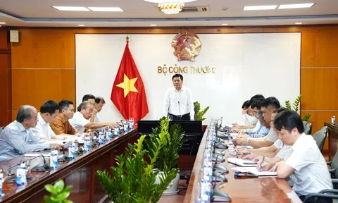Bộ trưởng Bộ Công Thương: Doanh nghiệp đầu mối xăng dầu khẩn trương xuất dự trữ thương mại đáp ứng cho thị trường