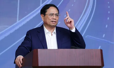 Thủ tướng: Phải đổi mới tư duy, cách tiếp cận, cách làm, cách ứng xử để triển khai các dự án, công trình giao thông