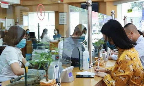 Nên hay không “bơm tiền” giải cứu thị trường?