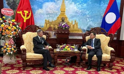 Công ty Tây Trường Sơn chúc mừng Quốc khánh nước CHDCND Lào