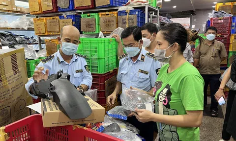 Phát hiện hàng lậu tại chợ phụ tùng xe máy lớn nhất miền Nam