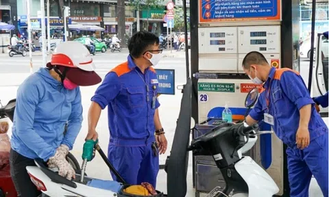 Lùi điều chỉnh giá xăng vào ngày 1/2