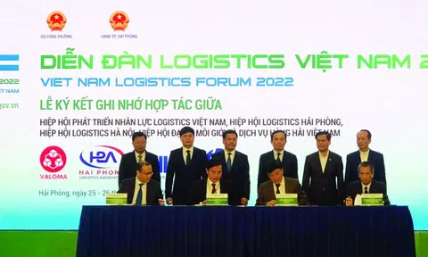 “Xanh hóa logistics”
