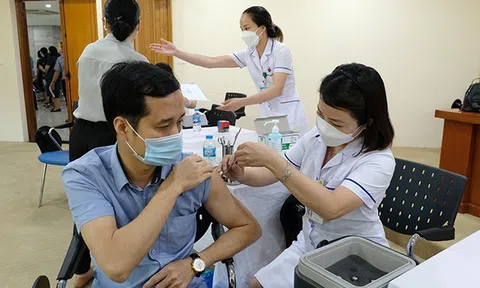 Rà soát chế độ phụ cấp đối với cán bộ y tế dự phòng, y tế cơ sở trong lực lượng vũ trang