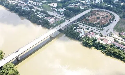 Lãnh đạo tỉnh Bình Dương báo cáo Bộ trưởng Bộ giao thông về dự án đường Vành đai 4