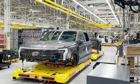 Ford tạm ngừng sản xuất xe bán tải điện F-150 Lightning vì những lo ngại về pin