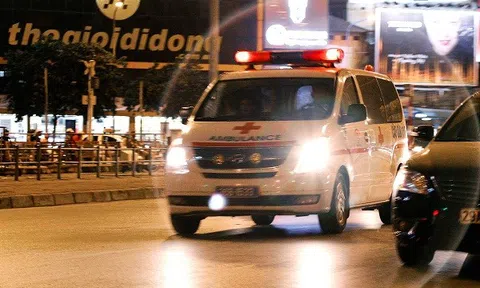Chơi trội thuê luôn xe cấp cứu để hẹn hò, nàng TikToker bị 'ném đá' dữ dội vì yêu quá hóa rồ