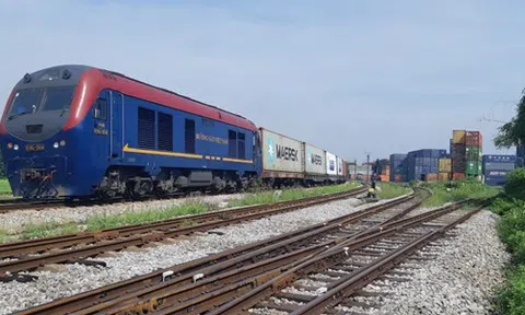 Kết luận của Bộ Chính trị về định hướng phát triển đường sắt Việt Nam đến năm 2030