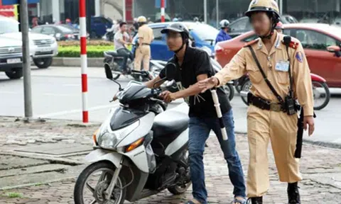 Uống rượu bia dắt xe máy có thể "né" phạt nồng độ cồn không?