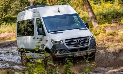 Mercedes-Benz triệu hồi gần 53.000 chiếc Sprinter do lỗi có thể gây cháy xe