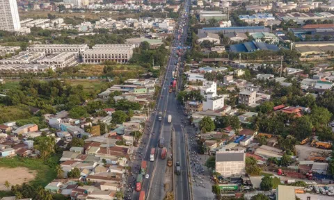 Cảng Cát Lái “ngộp thở”, TP.HCM đề xuất xây đường 12 làn xe để “giải cứu”