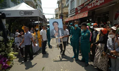 Tang lễ NSƯT Vũ Linh: Khán giả chen lấn, giẫm đạp bia mộ, NSƯT Ngọc Huyền lên tiếng