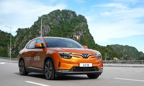 Công ty taxi điện của tỷ phú Phạm Nhật Vượng tuyển tài xế: Lương cứng đến 11 triệu đồng, hoa hồng 25% tổng doanh thu tháng
