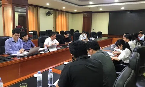Tạm đình chỉ công tác giáo viên chủ nhiệm lớp có nữ sinh tự tử tại Trường chuyên Đại học Vinh