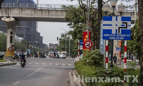 Tư vấn giao thông: Biển cấm rẽ trái và đi thẳng tại ngã tư Nguyễn Cơ Thạch - Hồ Tùng Mậu