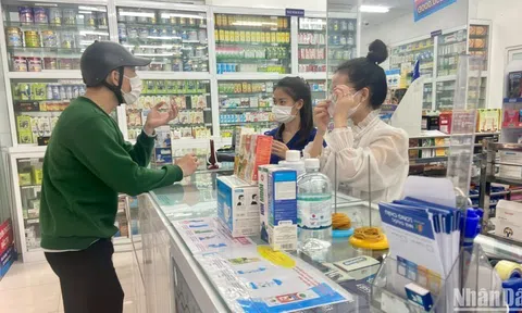 Hà Nội: Nhu cầu mua kit test, thuốc cảm cúm tăng cao