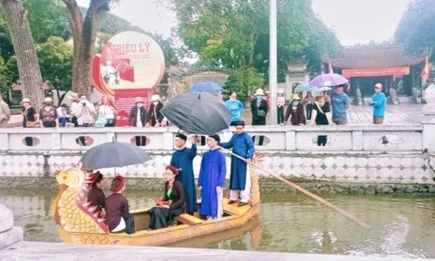 Quan họ đưa chân du khách về với đền Đô
