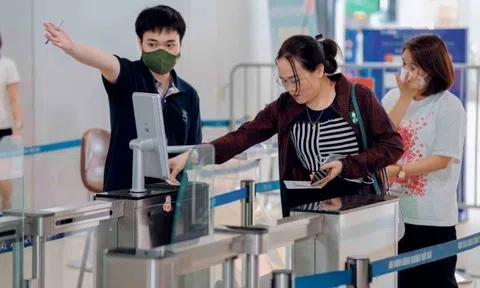 Thí điểm xác thực sinh trắc học với hành khách tại sân bay Phú Bài