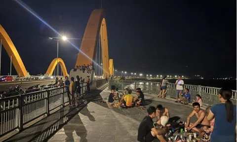 Du khách Hạ Long ngán ngẩm vì mất điện