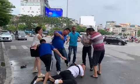 Hà Nội: Phóng viên bị cản trở, hành hung dã man khi tác nghiệp