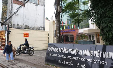 Chuyện chưa từng có trong lịch sử đang xảy ra tại công ty xi măng lớn nhất Việt Nam