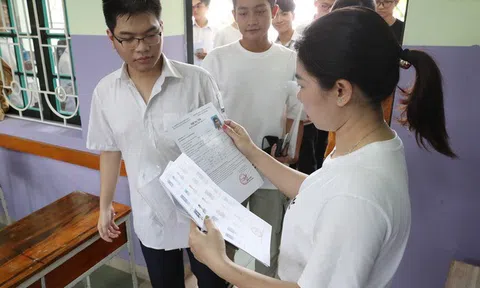 Lọt đề thi tốt nghiệp THPT môn Toán, Văn: Đình chỉ 2 thí sinh và nhiều cán bộ coi thi