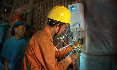 Giá điện sinh hoạt dự kiến cao nhất 3.457 đồng/kWh, gia đình hộ nghèo được hỗ trợ tiền điện sinh hoạt hàng tháng