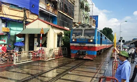 Băn khoăn đề xuất kéo dài lộ trình thực hiện niên hạn đầu máy, toa xe