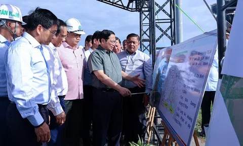 Thủ tướng kiểm tra tiến độ Vành đai 3 đoạn qua tỉnh Long An