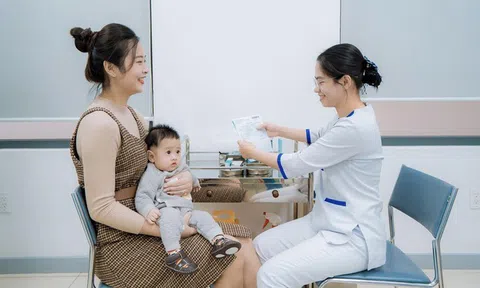 Hơn 185.000 liều vaccine 5 trong 1 vừa về tới Việt Nam