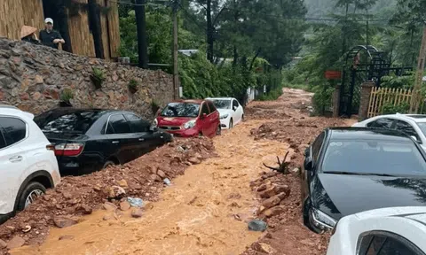 Ô tô bị ngập bùn - Cách xử lý tại chỗ giảm thiểu tối đa thiệt hại