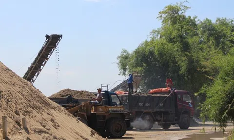 Chủ tịch UBND tỉnh Thừa Thiên Huế yêu cầu xử lý dứt điểm nạn “cát tặc”