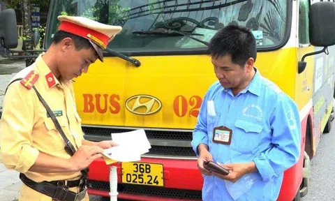 Thanh Hóa đồng loạt kiểm tra ô-tô kinh doanh vận tải