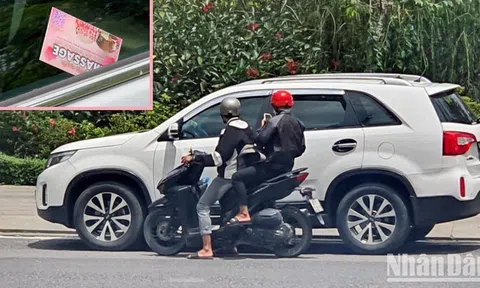 Bắt quả tang 2 đối tượng phát danh thiếp "lạ" nhằm chiếm đoạt tài sản trên không gian mạng