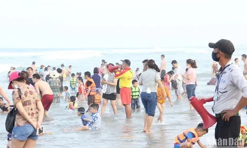 Đà Nẵng khuyến cáo người dân bảo vệ tài sản khi tắm biển mùa cao điểm