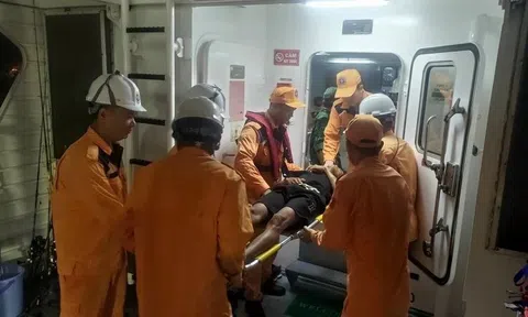 Liên tiếp cứu ngư dân gặp nạn trên biển
